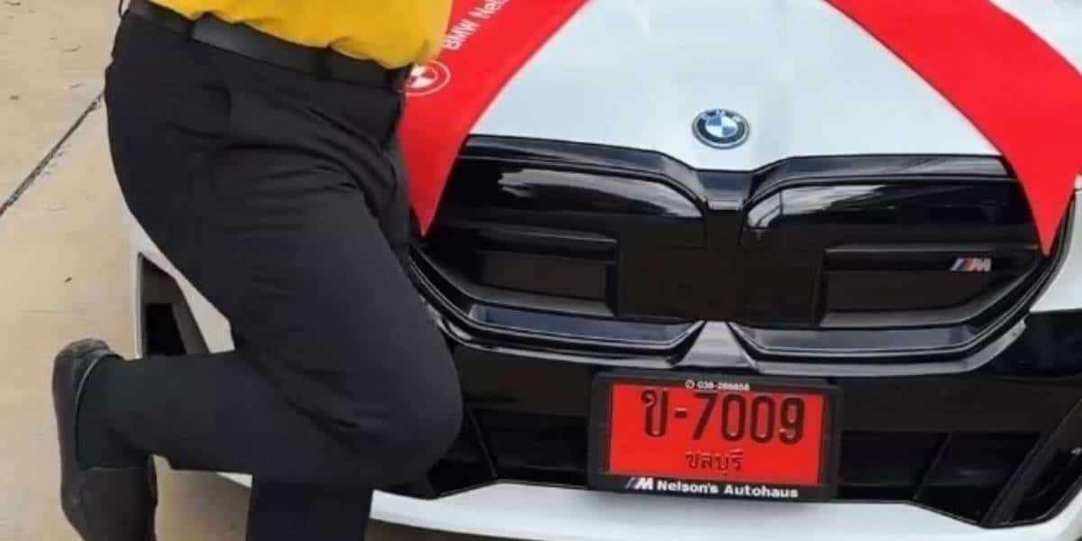 นุ้ย สุจิรา ออกรถหรูใหม่ป้ายแดงให้สามี
