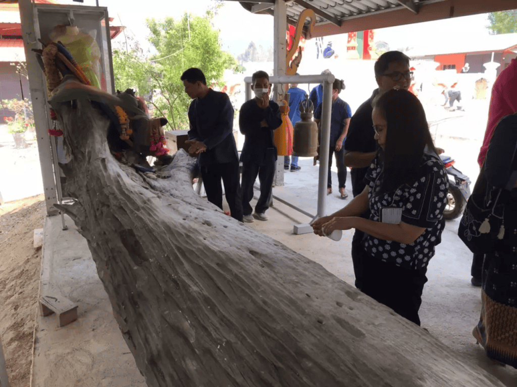ขอพรแม่ตะเคียนทองวัดต้นม่วงคีรี